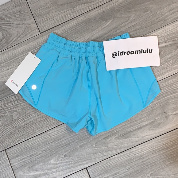 🌿NWT Lululemon Hotty Hot Low Rise Short 2.5” *Lined - Picture 4 of 6